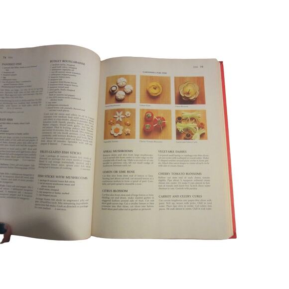 Vintage Betty Crocker’s Cookbook New & Revised Edition Golden Hardcover - Picture 7 of 14